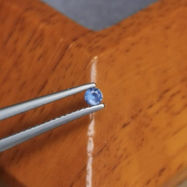 Saphir d'Auvergne, 0.08ct
