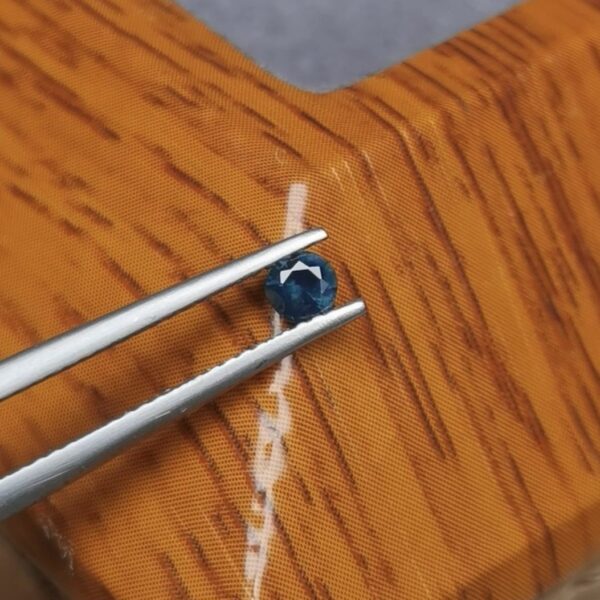 Saphir d'Auvergne, 0.23ct