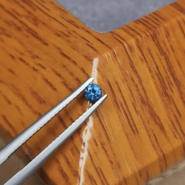 Saphir d'Auvergne, 0.20ct