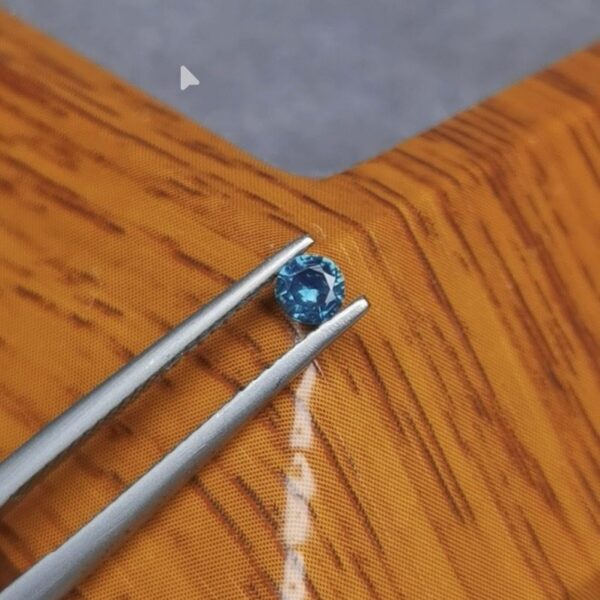 Saphir d'Auvergne, 0.22ct