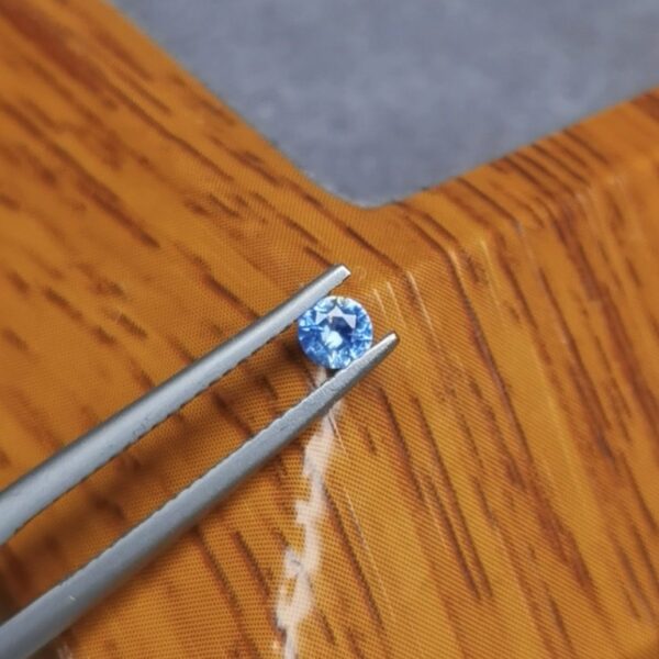 Saphir d'Auvergne, 0.19ct