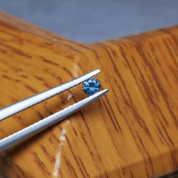 Saphir d'Auvergne, 0.16ct