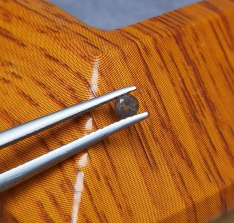 Saphir d'Auvergne, 0.16ct