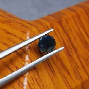 Saphir d'Auvergne, 1,03ct