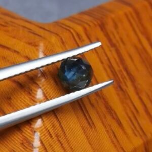 Saphir d'Auvergne, 0,83ct