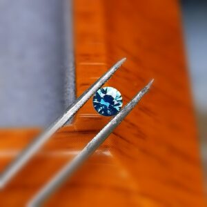 Saphir d'Auvergne, 0,30ct