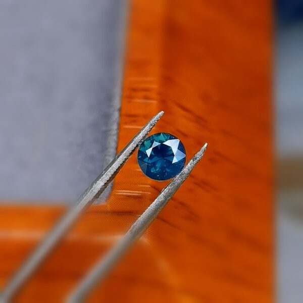 Saphir d'Auvergne, 0,71ct