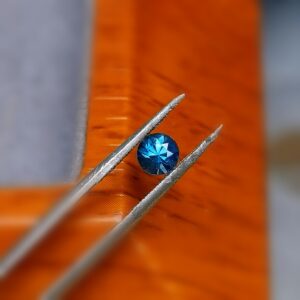 Saphir d'Auvergne, 0,45ct